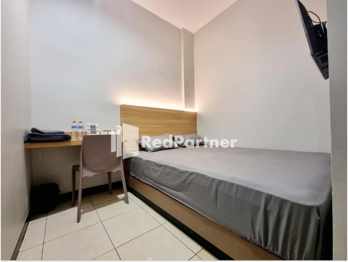 Pandawa Guest House At Ngaliyan Square Mitra Reddoorz Semarang Buitenkant foto